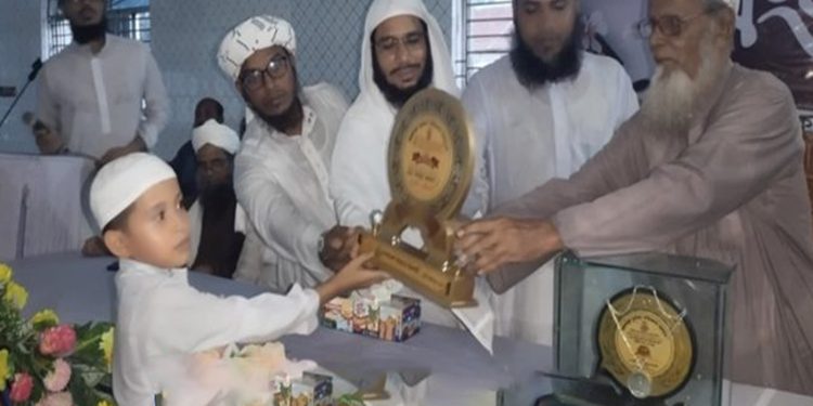 টাঙ্গাইলে জেলা পর্যায়ের হিফজুল কুরআন প্রতিযোগিতায় স্বর্ণ-রৌপ্য পদক জিতলো দু’ছাত্র