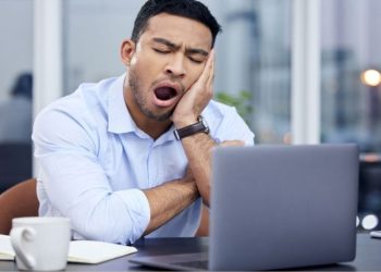 ঘন ঘন হাই তোলায় সতর্ক হোন লুকিয়ে থাকতে পারে হৃদরোগের সংকেত