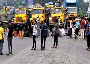 গোপালগঞ্জে হা'ম'লার প্রতিবাদে টাঙ্গাইলে এনসিপির বিক্ষোভ মিছিল ও মহাসড়ক অবরোধ