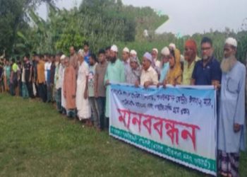 কালিহাতীর নদীতে বালু উত্তোলন বন্ধের দাবিতে মানববন্ধন