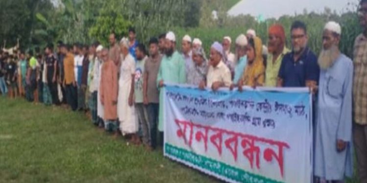 কালিহাতীর নদীতে বালু উত্তোলন বন্ধের দাবিতে মানববন্ধন