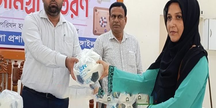 কালিহাতীতে ১৭০ বিদ্যালয়ে ক্রীড়া সামগ্রী বিতরণ