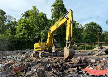ঘাটাইলে অবৈধ সিসা কারখানা গুঁড়িয়ে দিল প্রশাসন