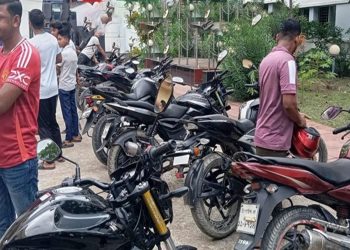 মির্জাপুরে পরীক্ষাকেন্দ্রের আশেপাশে হর্ন বাজিয়ে মোটরসাইকেল চালনায় ৭ জনকে জরিমানা