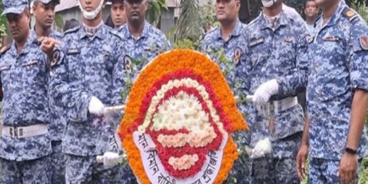 উত্তরা বিমান দুর্ঘটনায় নি'হ'ত হুমায়রা ও তানভীরের কবর জিয়ারত বিমানবাহিনী