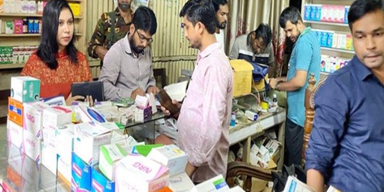 মধুপুরে ভ্রাম্যমাণ আদালতের অভিযান: ৫ দোকানিকে ৩২ হাজার টাকা জরিমানা