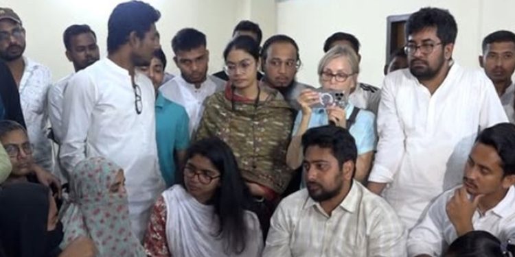 “শহীদ পরিবার বঞ্চিত প্রশাসনে স্বৈরাচারের দোসর: নাহিদ ইসলাম”