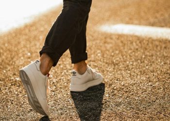 প্রতিদিন ৭ হাজার কদম হাঁটাই যথেষ্ট! নতুন গবেষণায় মিলল সুস্থ থাকার ইঙ্গিত