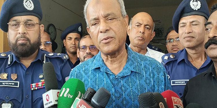 গোপালগঞ্জ সংঘর্ষ: প্রয়োজনে ক'বর থেকে ম'রদেহ তুলে ময়নাতদন্তের নির্দেশ স্বরাষ্ট্র উপদেষ্টার