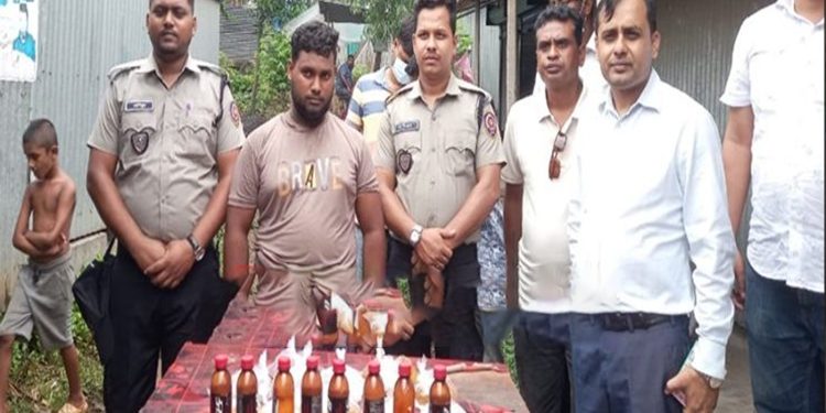 মির্জাপুরে চায়ের দোকানে বাংলা ম'দ বিক্রি গ্রে'প্তা'র ১