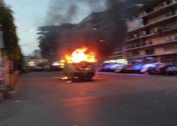 চট্টগ্রামে যাত্রীবাহী বাসে আ'গুন পেট্রোল বো'মা নিক্ষেপ দু’জন আ'টক