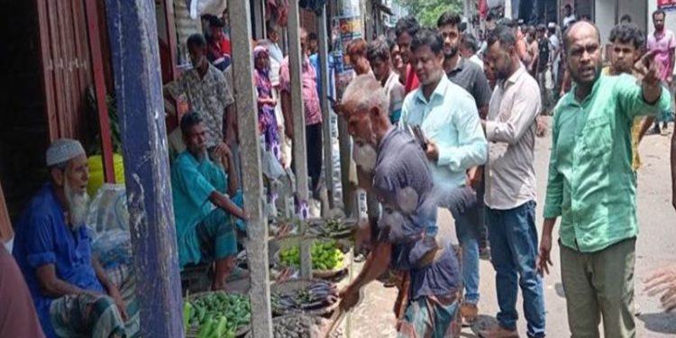 টাঙ্গাইলের গোপালপুরে ফুটপাত দখলমুক্ত করতে ইউএনও’র অভিযান
