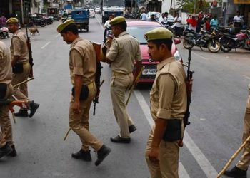 ভারতের সুরাটে জুয়েলারি শোরুমে ডা'কাতির চেষ্টা মালিক নি'হত