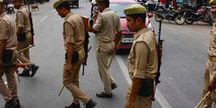 ভারতের সুরাটে জুয়েলারি শোরুমে ডা'কাতির চেষ্টা মালিক নি'হত
