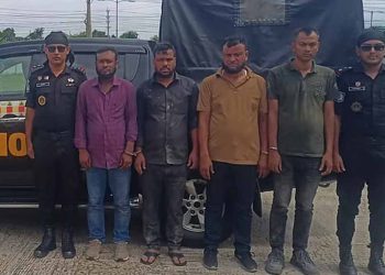 ফরিদপুরে ভুয়া র‍্যাব-পেটানো ঘটনায় আসল র‍্যাবও জনতার হা'ম'লার শিকার