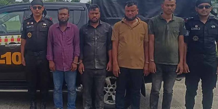ফরিদপুরে ভুয়া র‍্যাব-পেটানো ঘটনায় আসল র‍্যাবও জনতার হা'ম'লার শিকার