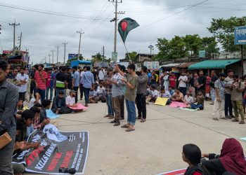 বিআইটি দাবিতে শিক্ষার্থীদের ময়মনসিংহ-টাঙ্গাইল মহাসড়ক অবরোধ