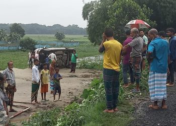 “ময়মনসিংহে নিয়ন্ত্রণ হারিয়ে গাড়ি মাদরাসা মাঠে মুহতামিম নি'হত”