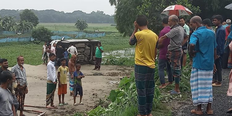 “ময়মনসিংহে নিয়ন্ত্রণ হারিয়ে গাড়ি মাদরাসা মাঠে মুহতামিম নি'হত”