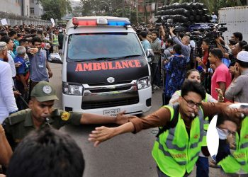 মাইলস্টোন স্কুলে বিমান বিধ্বস্ত: বারবার মনে করিয়ে দিচ্ছে মানুষের না ফেরার গল্প আর ফেলে যাওয়া জুতা