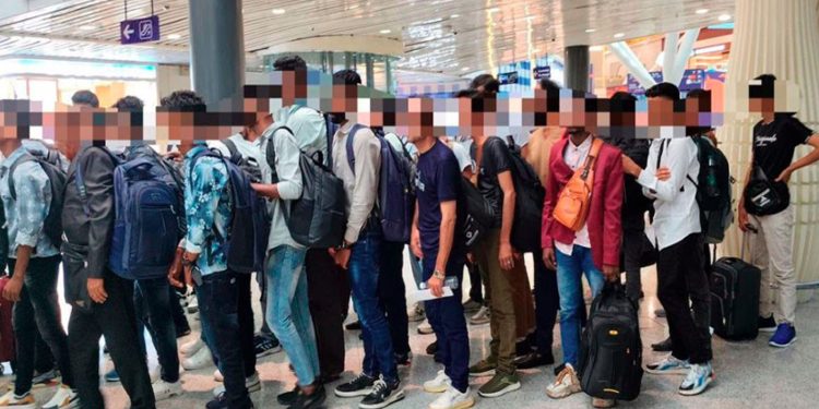 মালয়েশিয়ায় শর্ত না মানায় কেএলআইএ থেকে ৯৬ বাংলাদেশি ফেরত