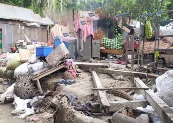 টাঙ্গাইলের ধনবাড়ীতে জমি বিরোধে ঘরবাড়ি ভাঙচুর ও লু'টপাট