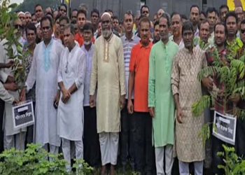 টাঙ্গাইলে শহীদদের স্মরণে কৃষকদলের বৃক্ষরোপণ