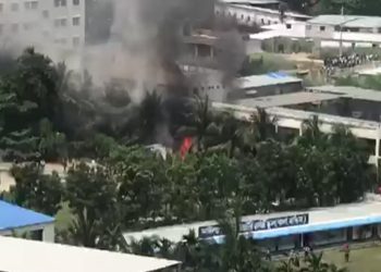 উত্তরায় বিমানবাহিনীর প্রশিক্ষণ বিমান বিধ্বস্ত