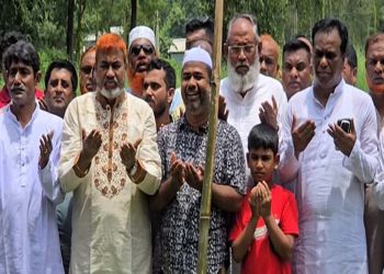 উত্তরায় বিমান দুর্ঘটনায় নি'হত শিক্ষার্থী তানভীরের কবর জিয়ারত করলেন সালাম পিন্টু