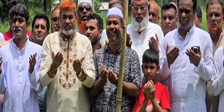 উত্তরায় বিমান দুর্ঘটনায় নি'হত শিক্ষার্থী তানভীরের কবর জিয়ারত করলেন সালাম পিন্টু