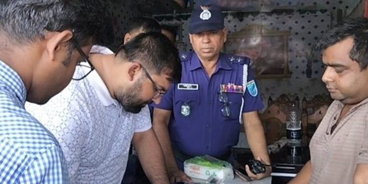 কালিহাতীতে মিষ্টির দোকানে ওজনে কারচুপি ও অস্বাস্থ্যকর পরিবেশে প্রক্রিয়াজাতকরণে জরিমানা