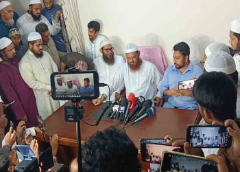 চরমোনাই দরবারে গেলেন এনসিপি আহ্বায়ক নাহিদ ইসলামসহ শীর্ষ নেতারা