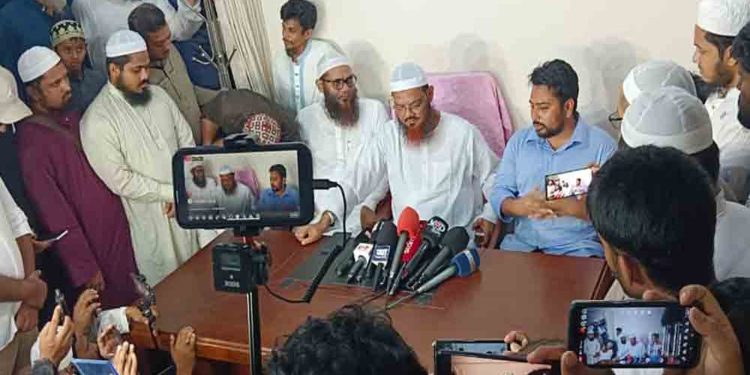 চরমোনাই দরবারে গেলেন এনসিপি আহ্বায়ক নাহিদ ইসলামসহ শীর্ষ নেতারা