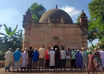 ৪০০ বছরের প্রাচীন ঘাঘড়া খানবাড়ি জামে মসজিদ