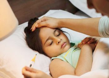 জ্বর কোনো রোগ নয় সতর্কবার্তা : চিকিৎসকদের পরামর্শ