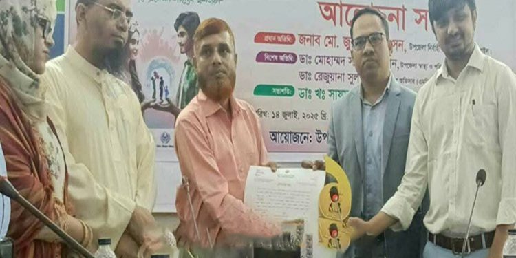 মধুপুরে পরিবার পরিকল্পনায় শ্রেষ্ঠ উপসহকারী মেডিকেল অফিসার নির্বাচিত রোকুনুজ্জামান রনজু