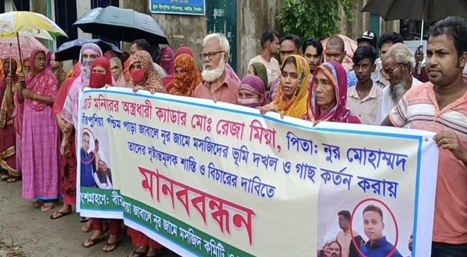 টাঙ্গাইলে মসজিদের জমি দখল ও গাছ কর্তনের প্রতিবাদে মানববন্ধন