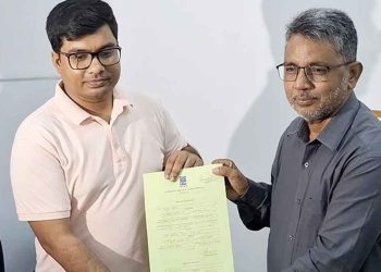 ঢাকা বিশ্ববিদ্যালয় ডাকসুতে প্রথম মনোনয়ন জমা দিলেন জুলিয়াস সিজার