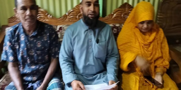 কালিহাতীতে স্ত্রীর প্রতারণার শিকার স্বামীর সংবাদ সম্মেলন