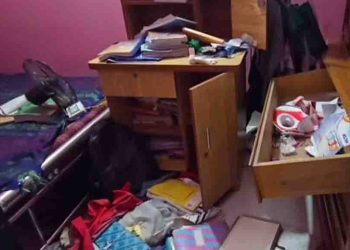 সাভারে ডিবি পুলিশের ভান করে ফ্ল্যাটে ডা'কা'তি স্বর্ণালঙ্কার ও নগদ লু'ট