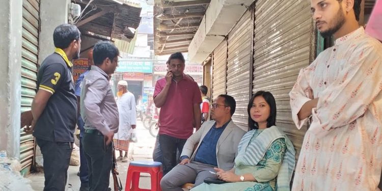 মধুপুরে ৫ হাজার কেজি নিষিদ্ধ পলিথিন জব্দ দোকানিকে ১০ হাজার টাকা জরিমানা