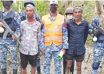 সুন্দরবনে কোস্ট গার্ডের অভিযান অ'স্ত্র'স'হ কুখ্যাত ডা'কা'ত ২ আ'ট'ক