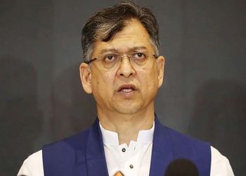 সালাহউদ্দিন আহমদ বলেছেন অন্তর্বর্তী সরকারের উপদেষ্টাদের জড়িত কিনা স্পষ্ট করা জরুরি