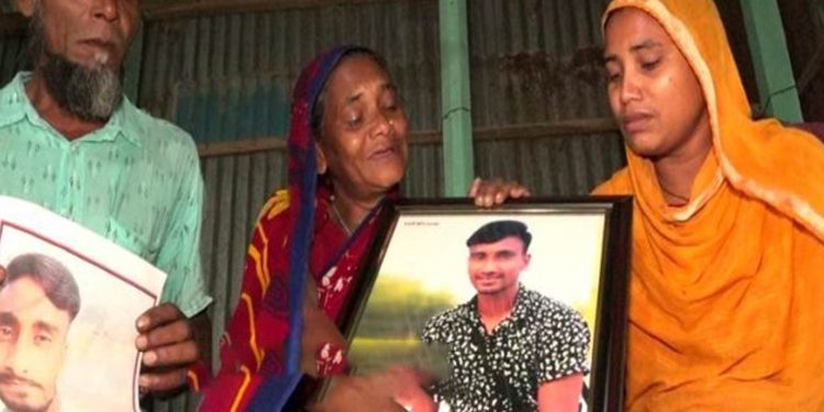 গত বছরের ৫ আগস্ট গণঅভ্যুত্থানের বিজয় মিছিল থেকে নি'খোঁ'জ হন ফিরে হৃদয় পেতে বছরজুড়ে মায়ের অপেক্ষা
