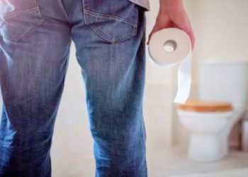 প্রস্রাবে ফেনা বেশি হলে ভুলবেন না হতে পারে কিডনি সমস্যার সতর্ক সংকেত