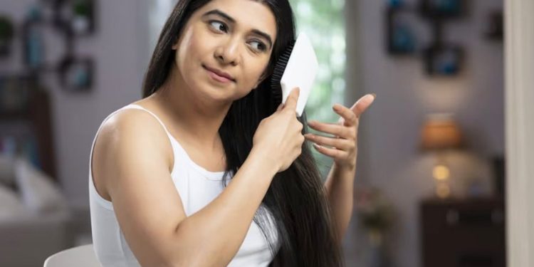 ঘন ও কালো চুলের জন্য আমলকী ও কারি পাতার জাদু: স্বাস্থ্যকর চুলের যত্ন সহজে