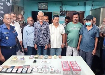 টাঙ্গাইলে যৌথবাহিনীর অভিযানে ক্লাব থেকে সদর বিএনপির সভাপতিসহ গ্রেফতার ৩৪