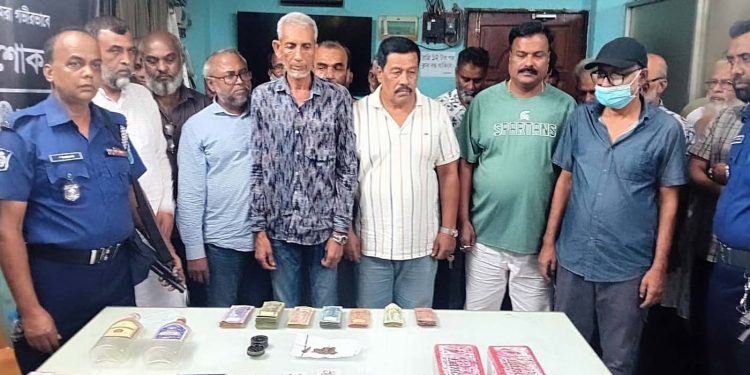 টাঙ্গাইলে যৌথবাহিনীর অভিযানে ক্লাব থেকে সদর বিএনপির সভাপতিসহ গ্রেফতার ৩৪