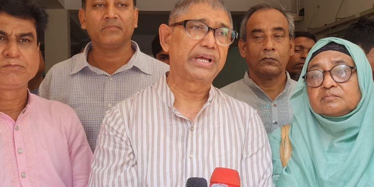 বিচ্ছিন্ন ঘটনা নিয়ন্ত্রণে সরকারকে কঠোর হতে হবে: আযম খান