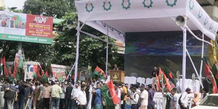 ‘জুলাই-আগস্ট গণঅভ্যুত্থান’ স্মরণে শাহবাগে ছাত্রদলের সমাবেশ